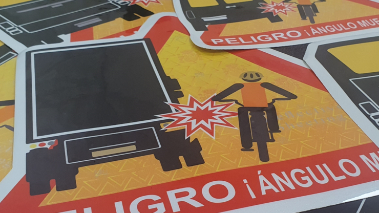 Pegatinas de Ángulos Muertos: una medida voluntaria que gana terreno en España