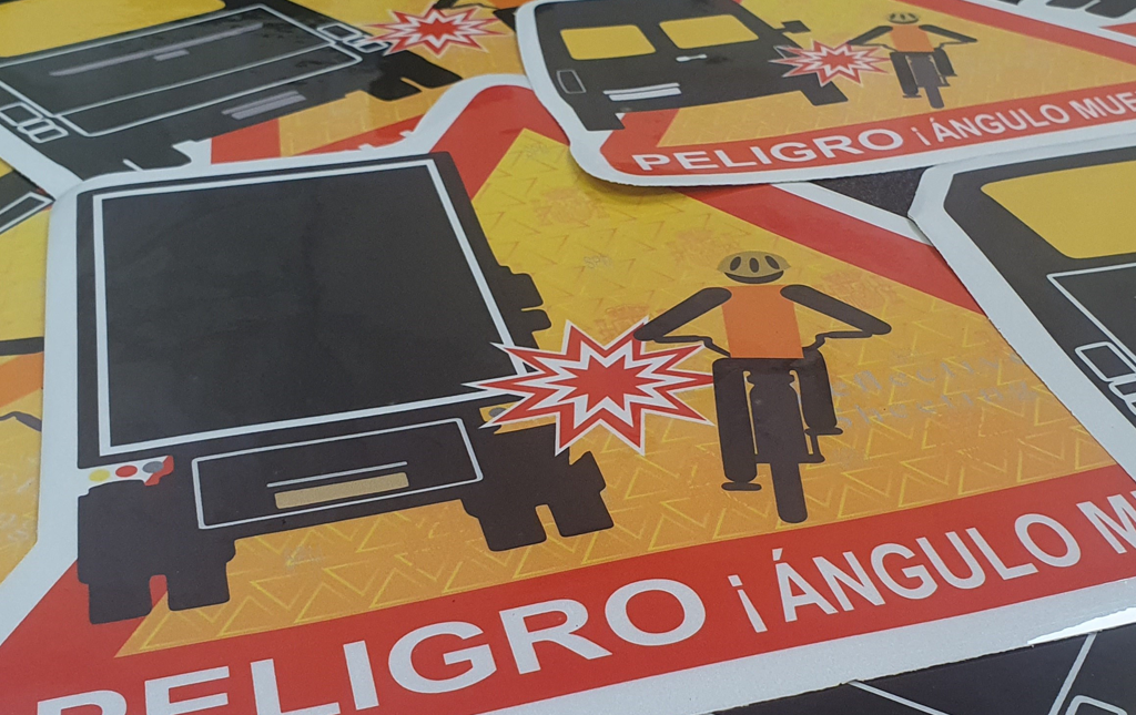 Pegatinas de Ángulos Muertos: una medida voluntaria que gana terreno en España