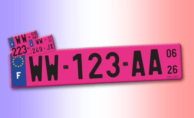 En Francia, las placas temporales se visten de rosa